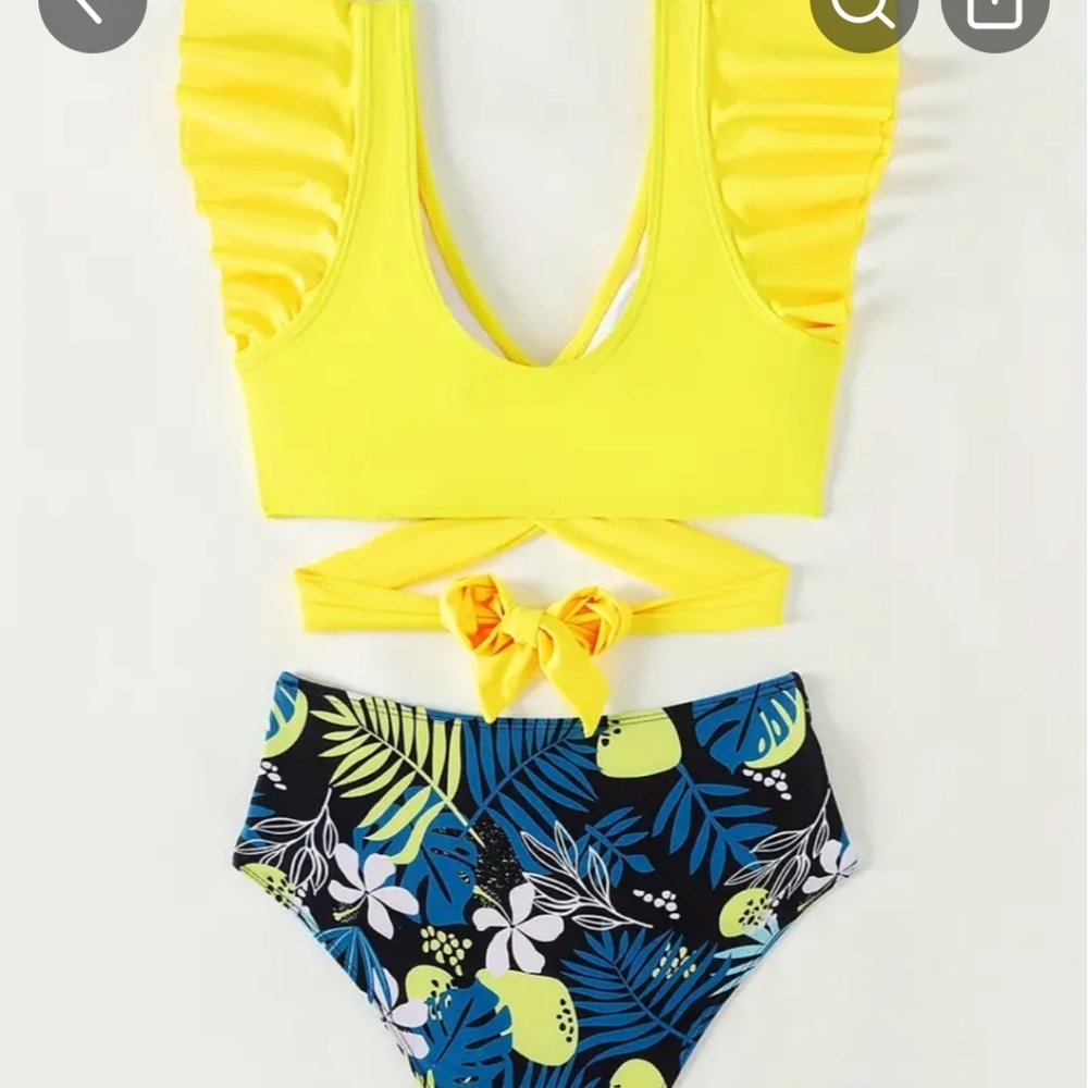 Bikini with ruffles